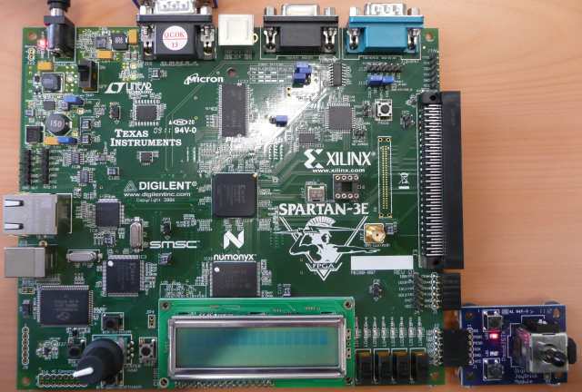 Ein FPGA-Entwicklungsboard mit Xilinx-Spartan-3E-Chip aus dem Labor