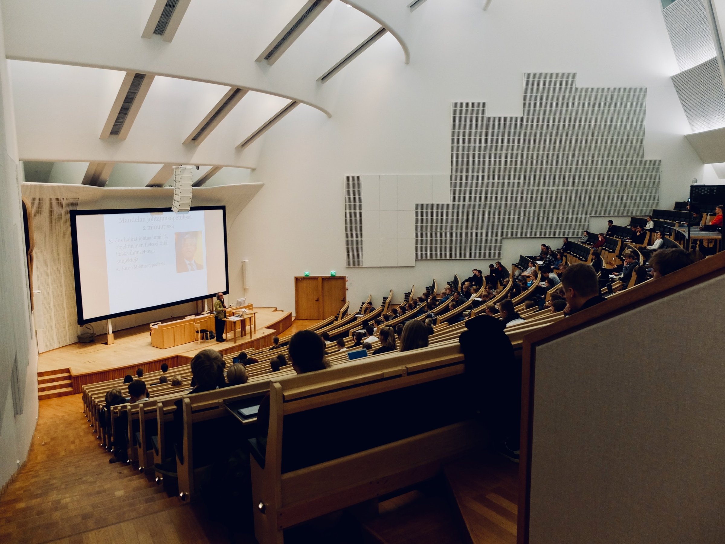 Studierende in einer Vorlesung im Hörsaal