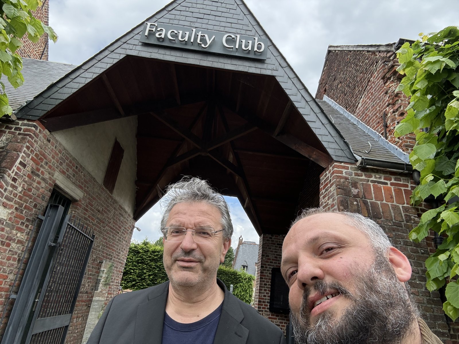 Prof. Berekovic und Dr. Mulhem im Fakultätsclub in Leuven